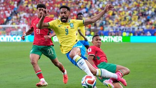 Tímy na MS používajú novú taktickú fintu. Jej základom je aut súpera na jeho polovici