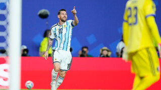 Argentína suverénne vykročila za obhajobou titulu. Lionel Messi hetrikom zostrelil Alžírsko a vyrovnal historický rekord