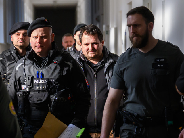 Ministerstvo vnútra cúvlo v spore s vyšetrovateľom Pavlom Ďurkom. Zmenu stratégie zdôvodňuje novým obvinením policajta