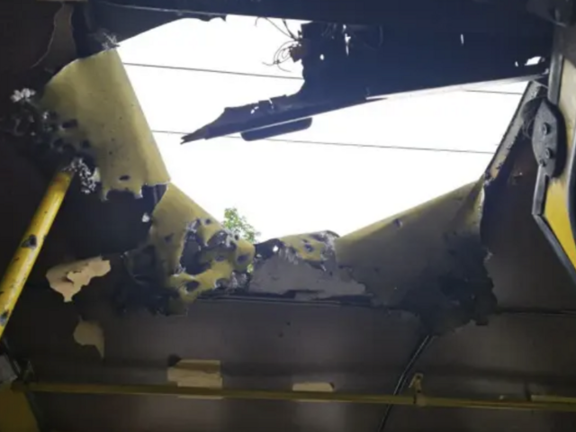Ukrajinský dron zasiahol autobus s deťmi a zabil ženu, tvrdia ruské úrady. Kyjev: V oblasti sme v tom čase neútočili