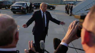 Podával ruku pridlho, kráčal zlým smerom a nechal sa presvedčiť luxusom vo Versailles. Trump sa na G7 postaral o ďalšiu šou