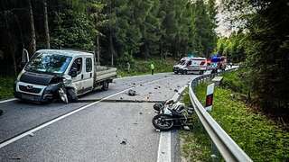 Tragédia na Spiši. Po čelnej zrážke motocykla s dodávkou v okrese Spišská Nová Ves vyhasol ľudský život
