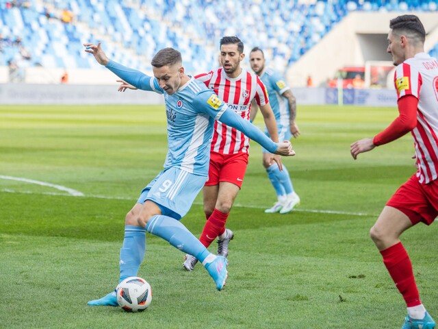 Slovan prehral a jeho pokladnica to pocíti. Hráčovi, ktorého sa roky nevedel zbaviť, musí poslať vyše štvrť milióna