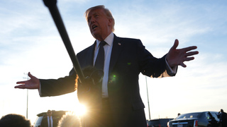 Plavba Hormuzským prielivom zostane bezplatná, vyhlásil Trump. USA označil za „anjela strážneho“ pre Blízky východ