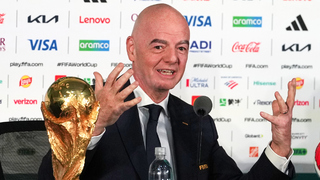 Šéf FIFA počas MS predvádza niečo, čo nemá obdoby. Denne vytvára uhlíkovú stopu ako desiatky ľudí za rok
