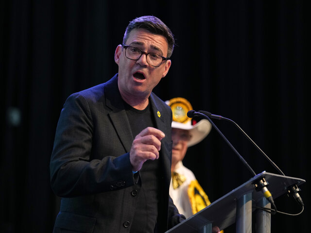 Británia bude mať ďalšieho premiéra. Burnham si návratom do parlamentu otvoril cestu k moci