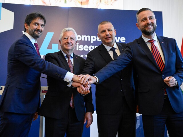 V4 pôjde na samit NATO so spoločným stanoviskom, vyhlásil Kaliňák. Krajiny chcú posilniť spoluprácu v obrane