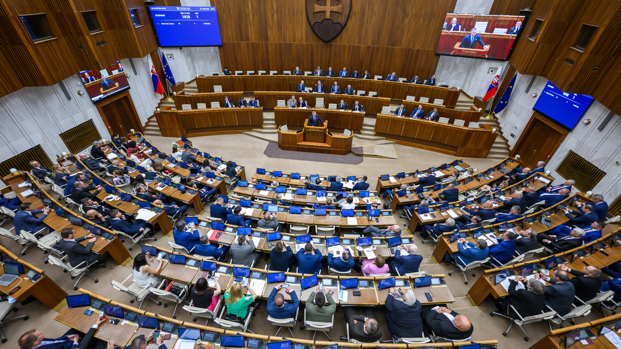 parlament NR SR