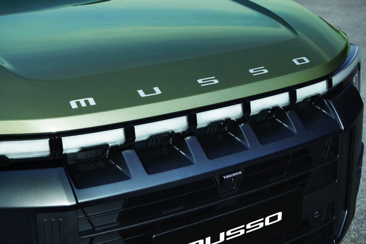 Nove-MUSSO-Grand-napis.jpg