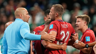 Postup na MS? „Nepochopiteľný omyl.“ Český prepadák pokračuje: Hráči neverili trénerovi, došlo na hádku s Nedvědom