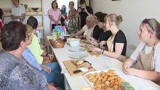 Vôňa domáceho koláča oživuje spomienky. V Galante vznikla retro kuchyňa pre seniorov aj študentov