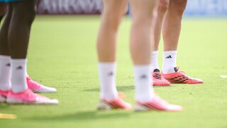 Trávnikom na futbalovom šampionáte vládne ružová. Prečo hráči na MS 2026 nosia takéto kopačky?