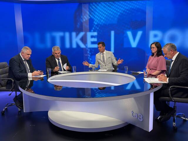 V politike 28.6