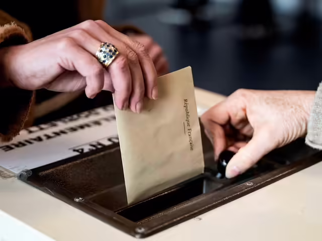 Francúzsko už pozná termín prezidentských volieb. Rozhodne sa o Macronovom nástupcovi