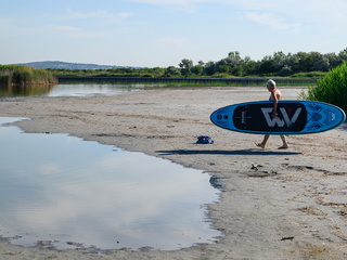 Maďarsko sucho paddleboardista voda jazero vychnuté