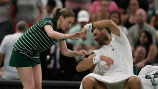 VIDEO: Nevydarený žartík Djokoviča. Podávačke lôpt na okamih nebolo všetko jedno, po zápase sa ospravedlnil