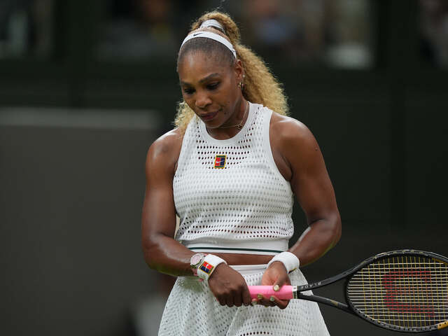 Serena Williamsová nútene končí na Wimbledone. Pre zranenie kolena musela odrieknuť štart v sesterskej štvorhre