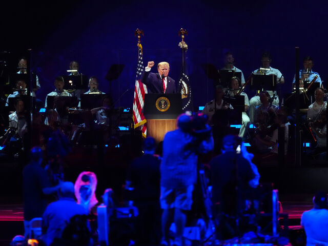 Trump rečnil 40 minút. Oslavy nezávislosti využil na prejav o zlatom veku USA aj svojej politike