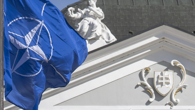 NATO vlajka