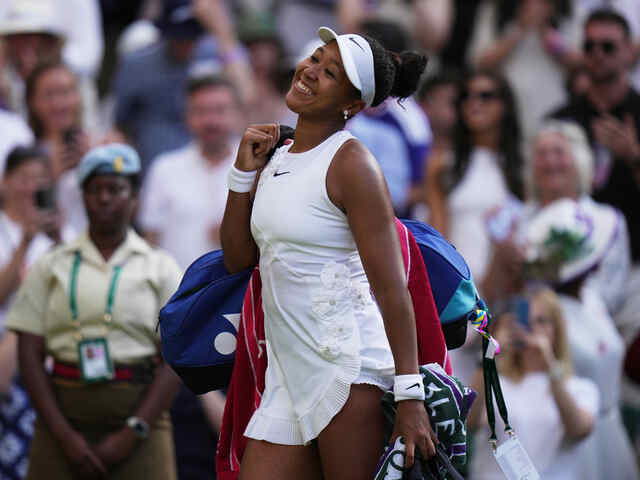 Svetová jednotka sa lúči s Wimbledonom už v osemfinále. Aryna Sabalenková podľahla v dvoch setoch Naomi Osakovej