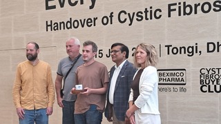 Šimon letel po „zázračný liek“ za zlomok ceny do Bangladéša. Doma narazil na systém aj svoju diagnózu