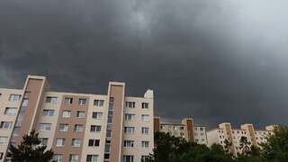 Nitru zasiahol downburst. V celom okrese vyčíňali búrky, po prívalových zrážkach hrozia povodne