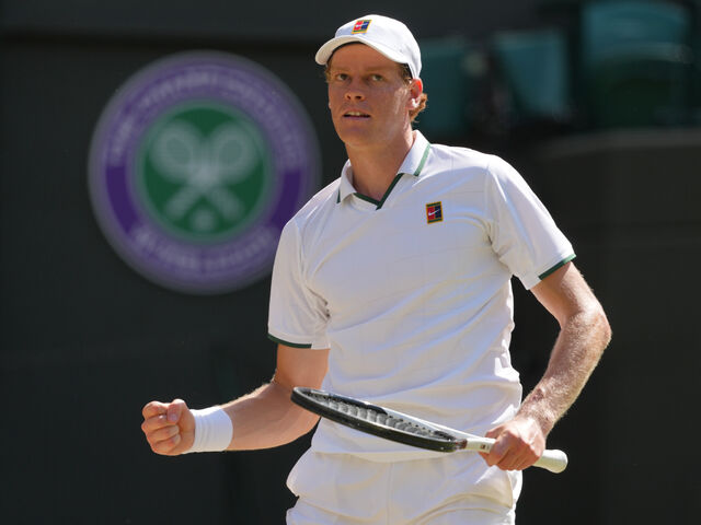 Svetová jednotka kráča za obhajobou, Sinner zvládol aj veterána. Osaková na Wimbledone prekvapivo končí