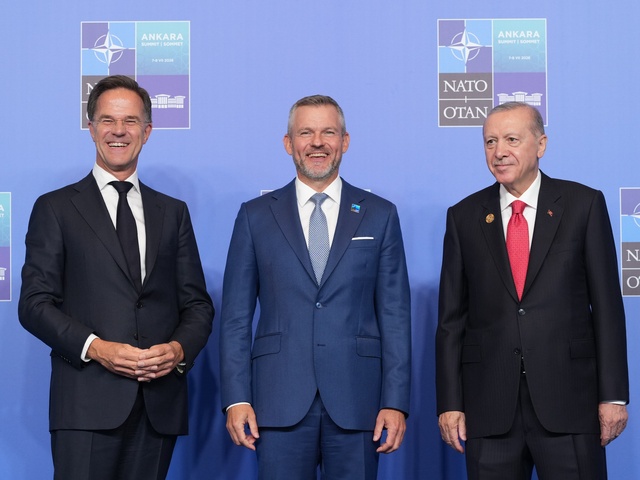 Samit NATO odhalil trhliny. Politológ: Pozerajú sa na nás cez prsty. Slovensko Kyjevu peniaze nedá, spojenci si už zvykli