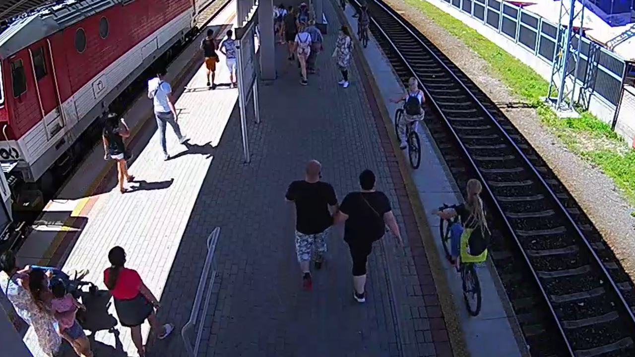 Stanica nie je cyklotrasa. Bicykle aj kolobežky ohrozujú cestujúcich ...