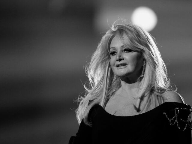 Hudobný svet prišiel o nezameniteľný chrapľavý hlas. Legendárna speváčka Bonnie Tyler nečakane zomrela