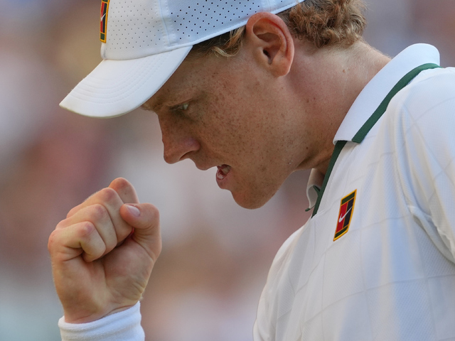 Z dramatického súboja vyšiel ako víťaz Sinner, titul z Wimbledonu obhájil. Prvýkrát tu nepršalo, smial sa