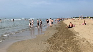 Tragédia v talianskom Bibione: 77-ročný slovenský turista zomrel po náhlom kolapse počas kúpania v mori