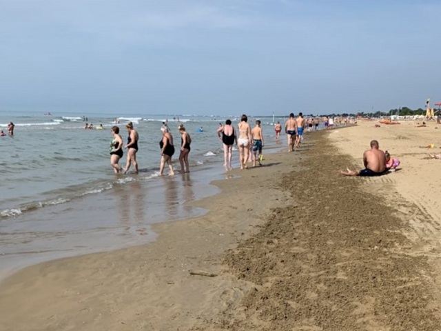 Tragédia v talianskom Bibione: 77-ročný slovenský turista zomrel po náhlom kolapse počas kúpania v mori
