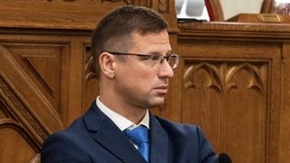 Šéf frakcie Fideszu Gergely Gulyás končí vo funkcii. Dôvodom je pripravovaná zmena ústavy, ktorá obmedzí mandáty
