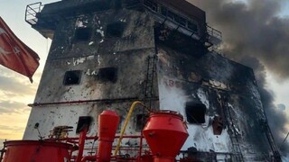 Moskva pre útoky dronov zvažuje presmerovať dopravu z Azovského mora. Poškodených bolo už viac ako sto plavidiel