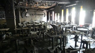 Zábava sa v sekunde zmenila na smrteľnú pascu. Prečo v bare v Bangkoku hostia márne hľadali cestu von?