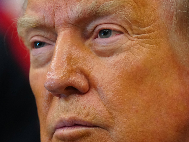 Trump stále vidí šancu na dohodu s Iránom. Boje pritom pokračujú a USA obnovujú námornú blokádu