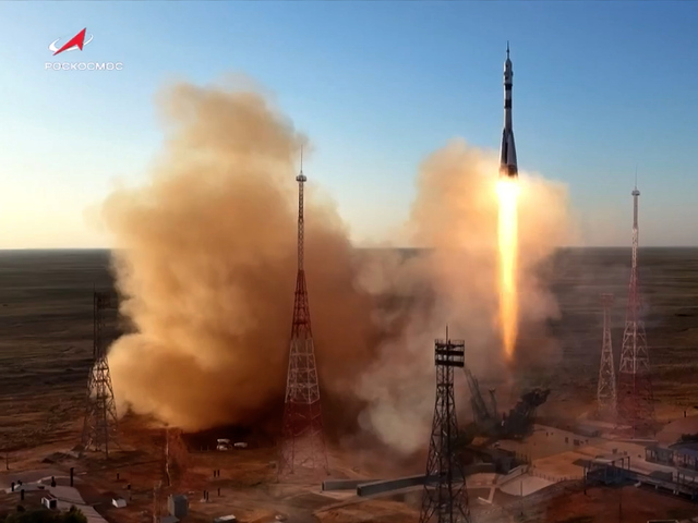 Z Bajkonuru odštartovala raketa Sojuz s medzinárodnou posádkou. Astronauti smerujú na stanicu ISS na osem mesiacov