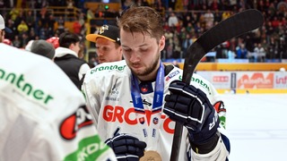 Réway sa po neslávnom konci u Liptákov vracia na scénu. V novom klube má rozprúdiť hokejovú horúčku