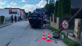 Po náraze do stĺpa z miesta nehody ušiel. Žilinskí policajti vodiča rýchlo našli a zistili, že je opitý