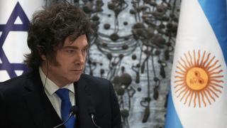 Prezident pozerá všetky zápasy Argentíny v tej istej bunde a „potí sa ako blázon“. Na finále ho nepustí bizarný dôvod