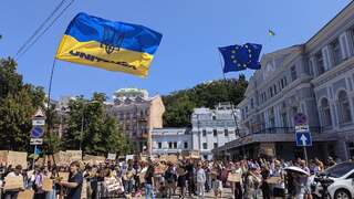 Zelenskyj čelí hnevu ulice po výmene ministra obrany. Demonštranti protestujú v Kyjeve aj ďalších mestách