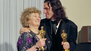 Zomrela oscarová herečka Brenda Frickerová, známa ako žena s holubmi zo Sám doma 2. Dožila sa 81 rokov