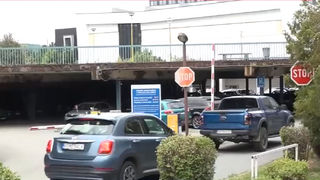 Košická nemocnica sa zbavila problémového parkoviska. Schátraný objekt kúpila univerzita za milióny eur