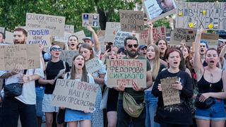 Zelenského zmeny vyhnali ľudí do ulíc. Kyjev protestuje proti odvolaniu Fedorova, prezident zvažuje výmenu šéfa armády
