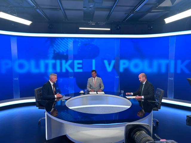 V politike 19.7