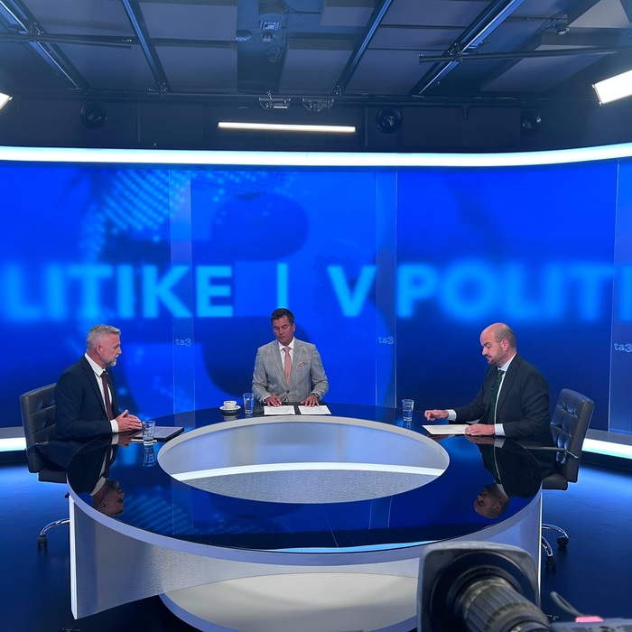 V politike 19.7