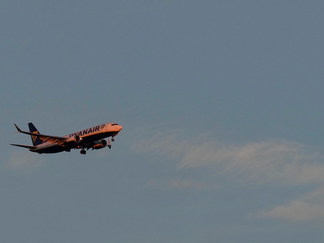 Mali sa vrátiť domov z dovolenky, hodiny len blúdili vo vzduchu. Búrka cestujúcich Ryanairu vysadila tam, kde nastúpili