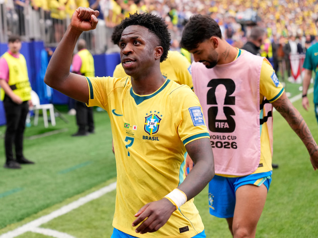 Fanúšikovia ho nespoznávajú. Hviezdny Brazílčan Vinícius si nechal upraviť tvár, vyzerá ako iný človek