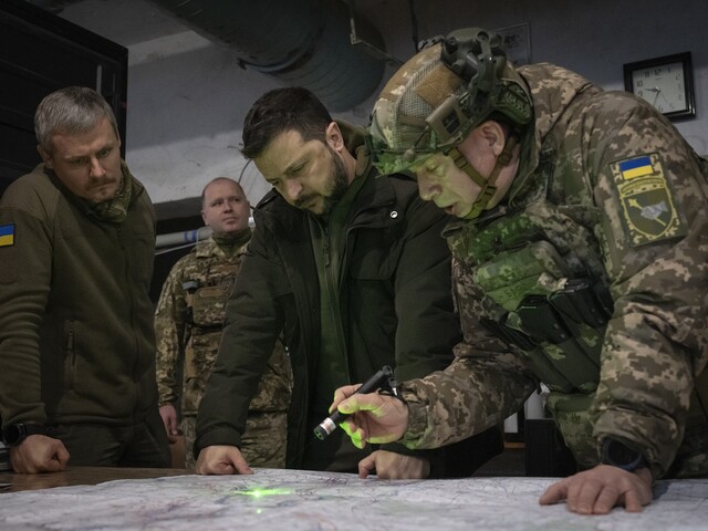 Zelenskyj pristúpil k veľkej výmene vo vedení armády. Kritizovaného Syrského nahradí Mychajlo Drapatyj